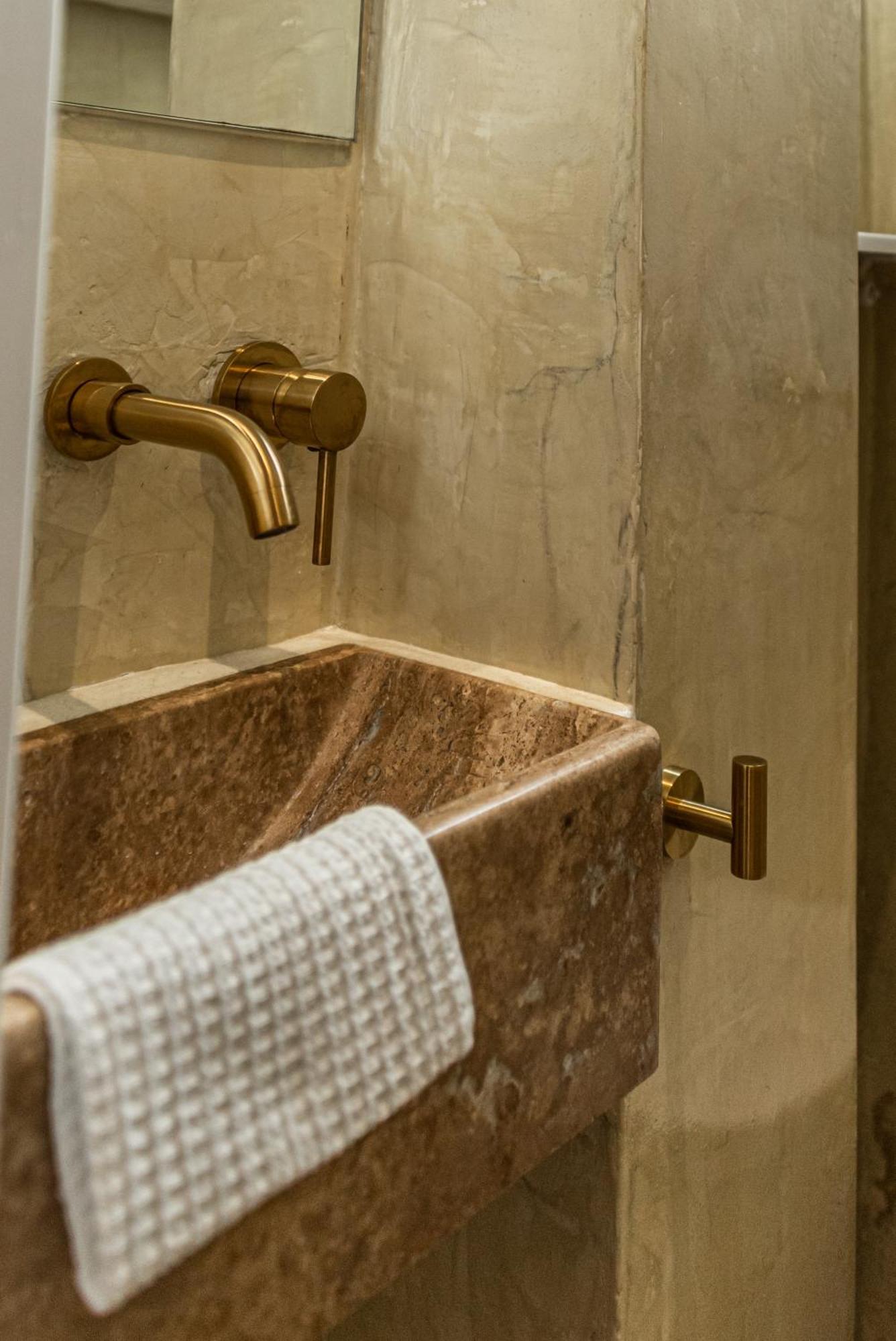 Manus Dei Exclusive Apartment